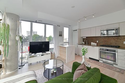 Photo 2 at 326 - 501 St Clair Avenue W, Casa Loma, Toronto