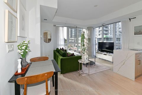 Photo 4 at 326 - 501 St Clair Avenue W, Casa Loma, Toronto