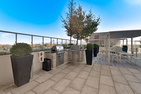 Photo 17 at 326 - 501 St Clair Avenue W, Casa Loma, Toronto