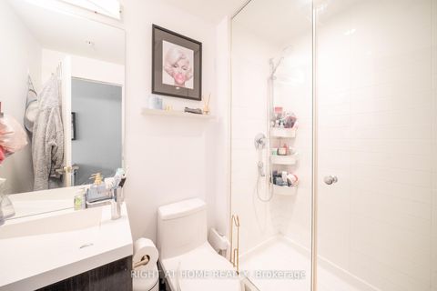Photo 5 at 418 - 199 Richmond Street W, Waterfront Communities C1, Toronto