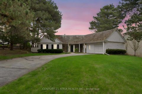 Photo 3 at 5 Hill Crescent, Scarborough Village, Toronto