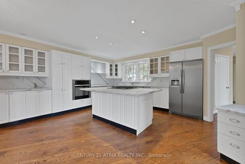 Photo 9 at 5 Hill Crescent, Scarborough Village, Toronto