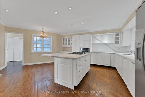 Photo 10 at 5 Hill Crescent, Scarborough Village, Toronto
