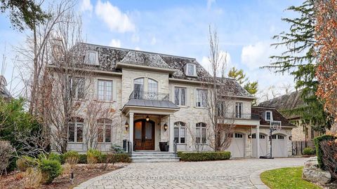 Photo 2 at 9 Fifeshire Road, Windfields, Toronto
