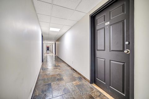 Photo 4 at 107A - 7398 Yonge Street, Yorkhill, Vaughan