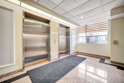 Photo 6 at 107A - 7398 Yonge Street, Yorkhill, Vaughan
