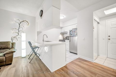Photo 14 at 107A - 7398 Yonge Street, Yorkhill, Vaughan