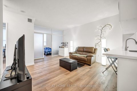 Photo 15 at 107A - 7398 Yonge Street, Yorkhill, Vaughan