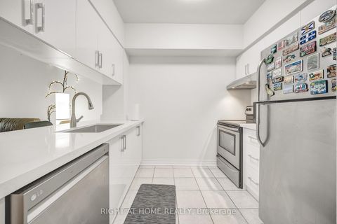 Photo 16 at 107A - 7398 Yonge Street, Yorkhill, Vaughan