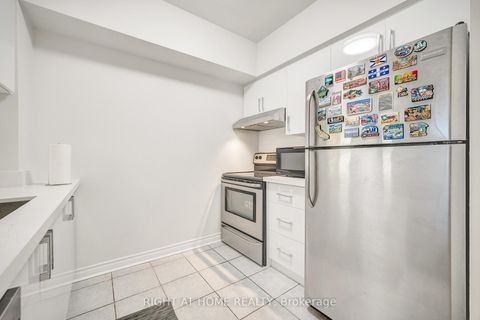 Photo 17 at 107A - 7398 Yonge Street, Yorkhill, Vaughan