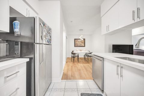 Photo 19 at 107A - 7398 Yonge Street, Yorkhill, Vaughan