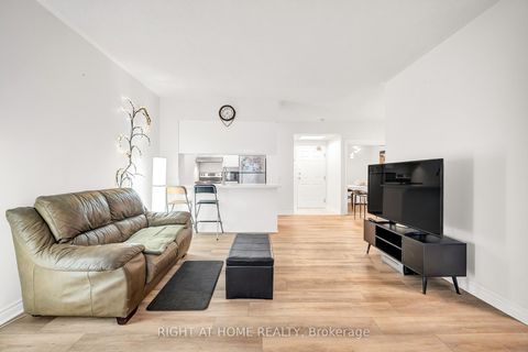 Photo 21 at 107A - 7398 Yonge Street, Yorkhill, Vaughan