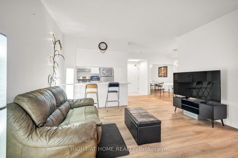 Photo 23 at 107A - 7398 Yonge Street, Yorkhill, Vaughan