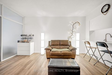 Photo 25 at 107A - 7398 Yonge Street, Yorkhill, Vaughan