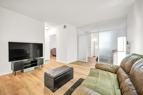 Photo 26 at 107A - 7398 Yonge Street, Yorkhill, Vaughan