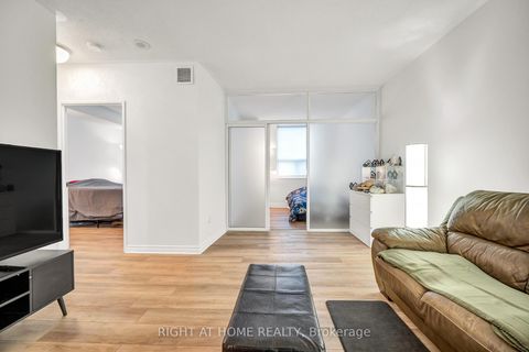 Photo 27 at 107A - 7398 Yonge Street, Yorkhill, Vaughan