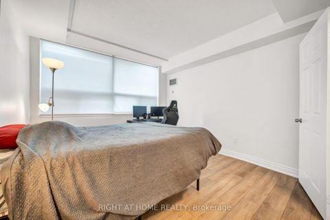 Photo 31 at 107A - 7398 Yonge Street, Yorkhill, Vaughan