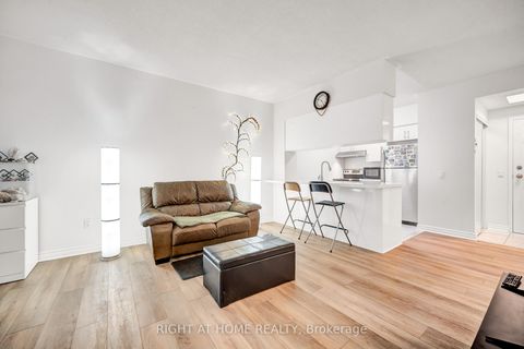 Photo 33 at 107A - 7398 Yonge Street, Yorkhill, Vaughan