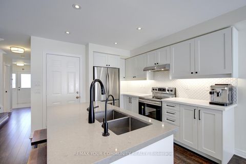 Photo 7 at 32 Black Maple Crescent, Patterson, Vaughan