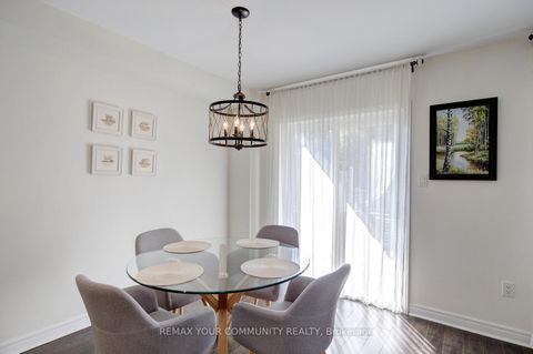 Photo 12 at 32 Black Maple Crescent, Patterson, Vaughan