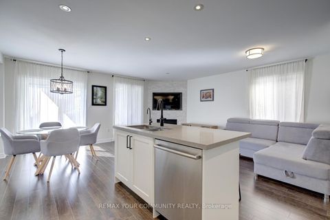 Photo 14 at 32 Black Maple Crescent, Patterson, Vaughan