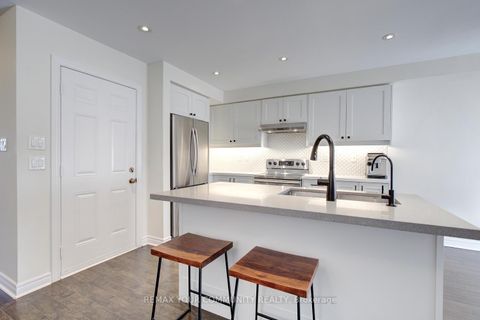 Photo 18 at 32 Black Maple Crescent, Patterson, Vaughan