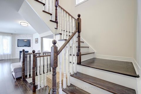 Photo 20 at 32 Black Maple Crescent, Patterson, Vaughan