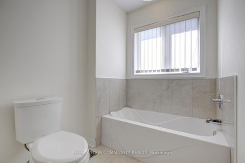 Photo 23 at 32 Black Maple Crescent, Patterson, Vaughan