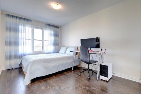 Photo 27 at 32 Black Maple Crescent, Patterson, Vaughan