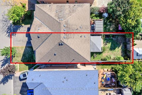 Photo 39 at 32 Black Maple Crescent, Patterson, Vaughan