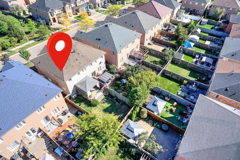 Photo 40 at 32 Black Maple Crescent, Patterson, Vaughan