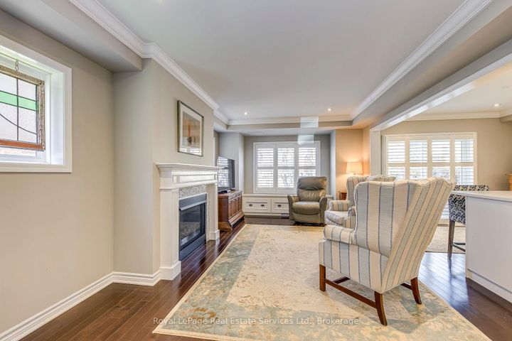 Photo 7 at 33 - 22 Spring Creek Drive, Waterdown, Hamilton