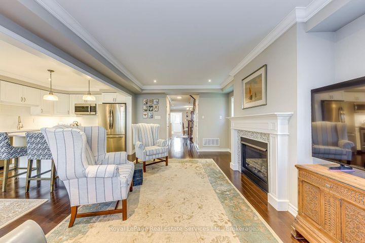 Photo 9 at 33 - 22 Spring Creek Drive, Waterdown, Hamilton