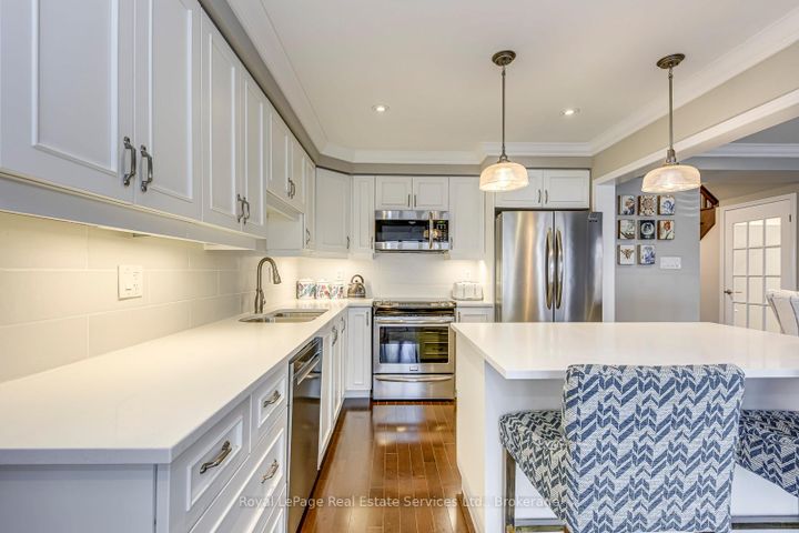 Photo 14 at 33 - 22 Spring Creek Drive, Waterdown, Hamilton