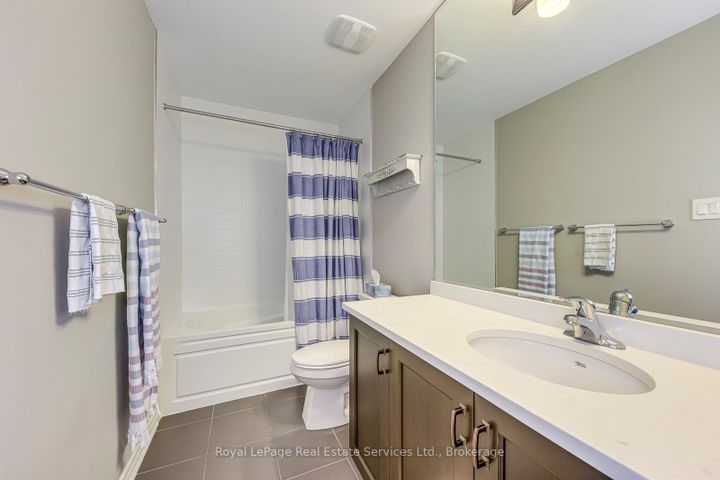 Photo 26 at 33 - 22 Spring Creek Drive, Waterdown, Hamilton