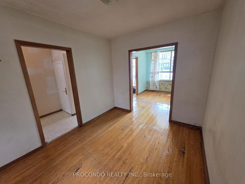 Photo 2 at 286 Harvie Avenue, Fairbank, Toronto