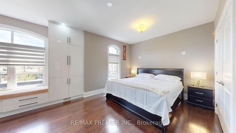 Photo 16 at 95 Sarracini Crescent, Islington Woods, Vaughan