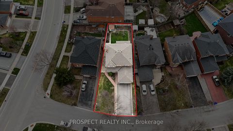 Photo 2 at 9 Wheatley Road, Maple, Vaughan