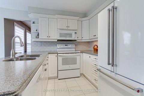 Photo 9 at 21 Chadburn Crescent, Hills of St Andrew, Aurora