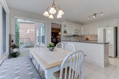 Photo 11 at 21 Chadburn Crescent, Hills of St Andrew, Aurora