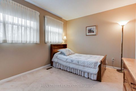 Photo 18 at 21 Chadburn Crescent, Hills of St Andrew, Aurora