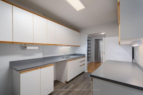 Photo 10 at 37 - 11 Plaisance Road, North Richvale, Richmond Hill