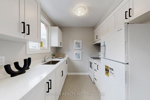 Photo 12 at 14 - 33 Celeste Drive, West Hill, Toronto
