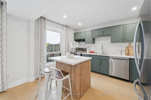 Photo 13 at 42 - 765 Oklahoma Drive, West Shore, Pickering