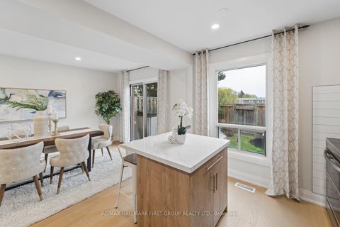 Photo 17 at 42 - 765 Oklahoma Drive, West Shore, Pickering