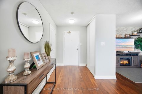 Photo 10 at 611 - 1 Rowntree Road, Jamestown, Toronto