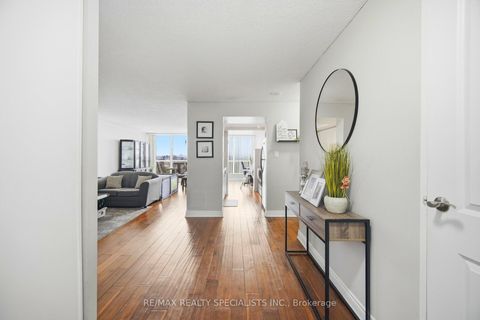 Photo 11 at 611 - 1 Rowntree Road, Jamestown, Toronto
