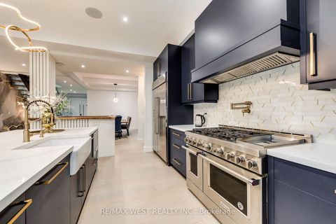 Photo 11 at 6 Creston Road, Glen Park, Toronto