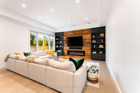 Photo 13 at 6 Creston Road, Glen Park, Toronto