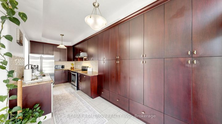 Photo 8 at 75 Gosnel Circle, Bradford, Bradford West Gwillimbury